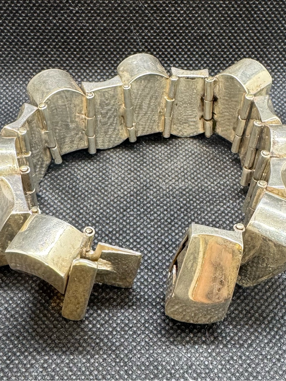BIG, BOLD, CHUNKY, MASSIVE Sterling Silver Bracelet. 107 g.
